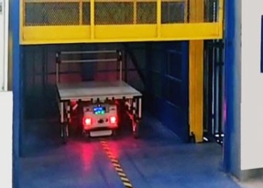 AGV小車自動(dòng)進(jìn)出貨直頂式升降臺(tái)系列